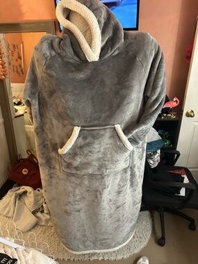 Cozy Grey Sherpa-Lined Wearable Blanket Hoodie